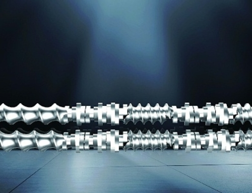 How do extruders for puffed foods self-clean?